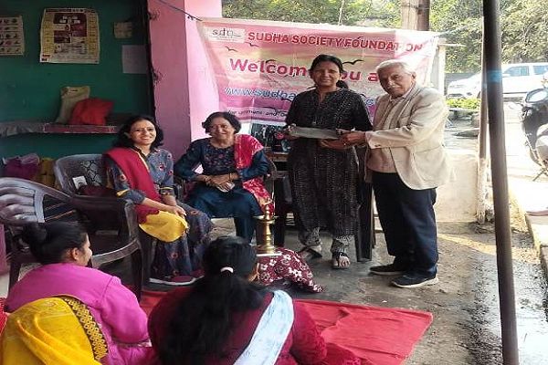 स्थापना दिवस पर सुधा सोसाइटी फाउंडेशन के सिलाई और ड्रेस डिज़ाइनिंग कोर्स का दूसरा बैच शुरू