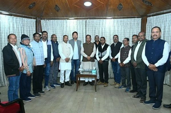 मुख्यमंत्री विष्णुदेव साय से हल्बा-हल्बी समाज के प्रतिनिधियों ने की मुलाकात