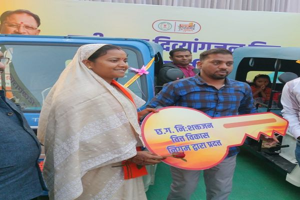  दिव्यांगजन स्वावलंबन को नई दिशा : शासन की संवेदनशील पहल से श्री चंदन निलहर बने आत्मनिर्भर