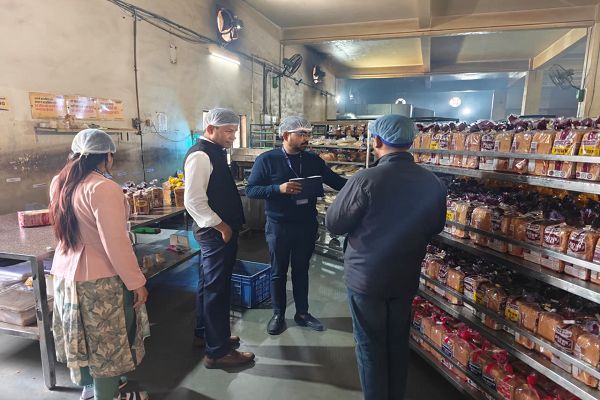 खाद्य सामग्रियों की गुणवत्ता सुनिश्चित करने लगातार औचक जांच जारी : 14 लाख 63 हजार रुपए मूल्य का पनीर जब्त