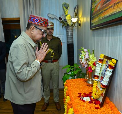 राज्यपाल श्री डेका ने वीर बाल दिवस पर पुष्पांजलि अर्पित की  