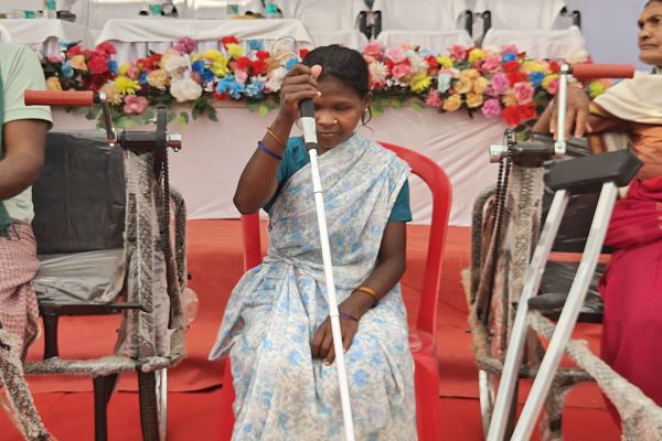  सुशासन की रोशनी से संवर रहे हैं जीवन : नेत्रहीन इंद्राणी की राह पहले से हुई आसान