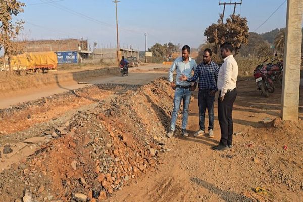 बखरूपारा से गढ़बेंगाल तक राष्ट्रीय राजमार्ग 130डी का मरम्मत कार्य हुआ प्रारंभ