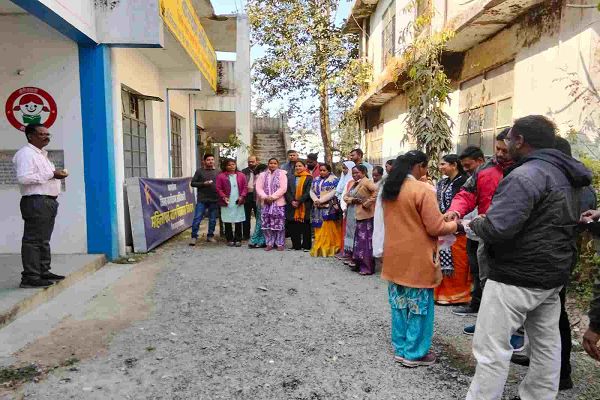 कार्य मे लापरवाही पर आंगनबाड़ी कार्यकर्ता व सहायिका पर हुई कार्रवाई