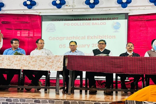 भूगोल विभाग ने धूमधाम से आयोजित किया ज्योग्राफिकल प्रदर्शनी समारोह