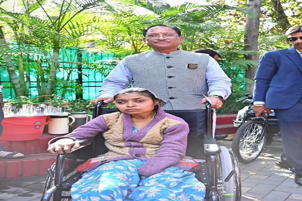 मुख्यमंत्री जनदर्शन में दिव्यांगजनों को मिली राहत