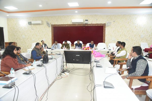 रायपुर : स्थानीय कलाकारों को अधिक से अधिक अवसर मिले, विगत वर्षों की भांति इस वर्ष भी गरिमामयी ढंग से मैनपाट महोत्सव सम्पन्न हो-मंत्री श्री अग्रवाल