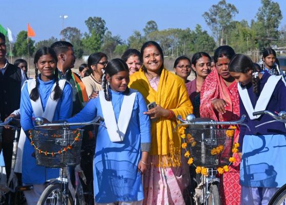 सरस्वती साइकिल योजना से बालिकाओं को मिला शिक्षा का संबल