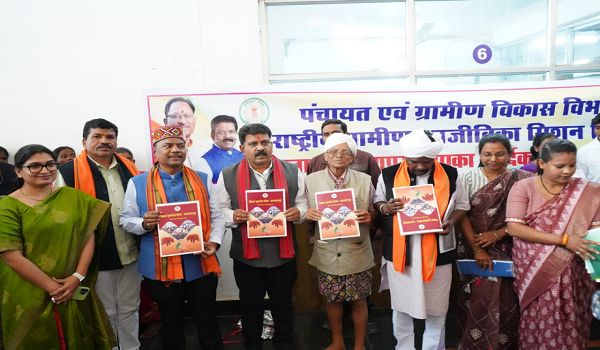 उप मुख्यमंत्री श्री विजय शर्मा एवं वन मंत्री श्री केदार कश्यप ने की नारायणपुर में नियद नेल्लानार क्षेत्रों के विकास कार्यों की समीक्षा