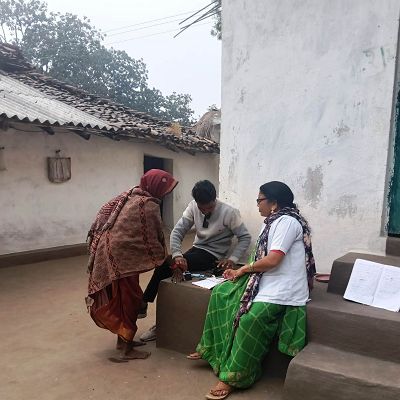 दुर्गम क्षेत्रों में बन रहे वय वंदन कार्ड