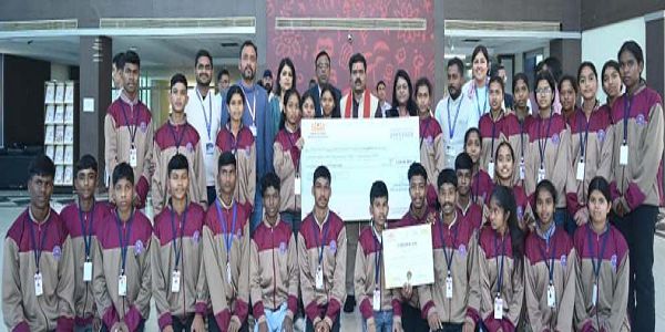 दिल्ली में आयोजित मॉडल यूथ ग्राम सभा में कोसमगुड़ा एकलव्य विद्यालय के युवाओं को मिला प्रथम पुरस्कार