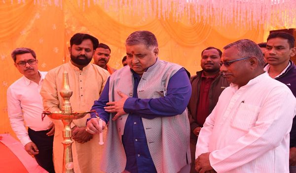 पर्यटन एवं संस्कृति मंत्री श्री राजेश अग्रवाल अम्बिकापुर के विश्वकर्मा मंदिर में पूजा-अर्चना कर छत्तीसगढ़वासियों के सुख-समृद्धि की कामना की