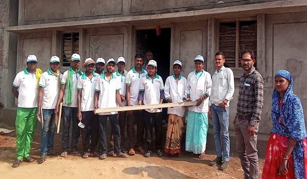  आत्मनिर्भरता की दिशा में पहल