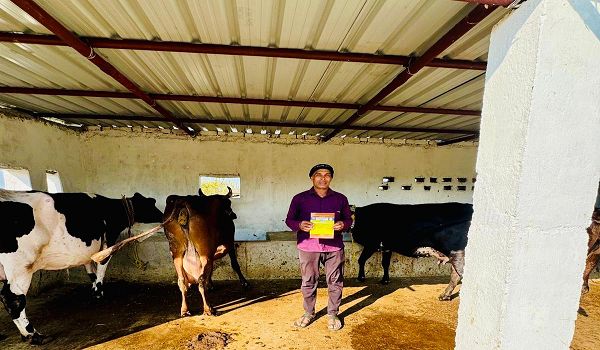 मनरेगा से बदली लोमेश साहू की जिंदगी, पक्का पशु शेड बना तरक्की का सहारा