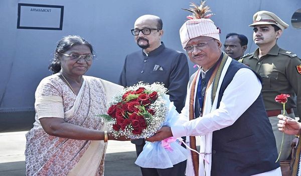 राष्ट्रपति द्रौपदी मुर्मु का जगदलपुर आगमन: राज्यपाल श्री रमेन डेका और मुख्यमंत्री श्री विष्णुदेव साय ने मां दंतेश्वरी एयरपोर्ट पर किया आत्मीय स्वागत