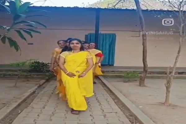 शिक्षिकाओं के वायरल विडिओ से मचा ह्ड़कंप