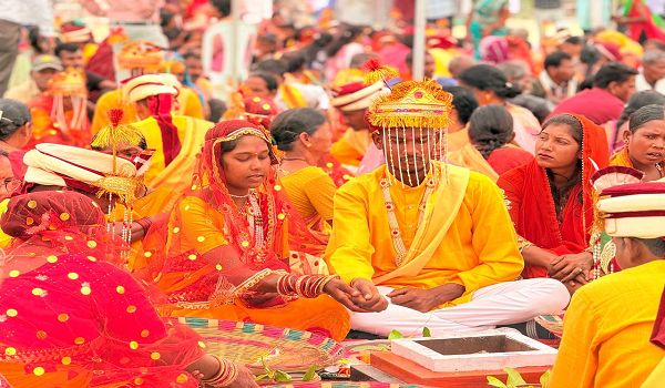 मुख्यमंत्री कन्या विवाह योजना अंतर्गत 251 जोड़े परिणय सूत्र में बंधे, जनप्रतिनिधियों एवं अधिकारियों ने दी आशीर्वाद