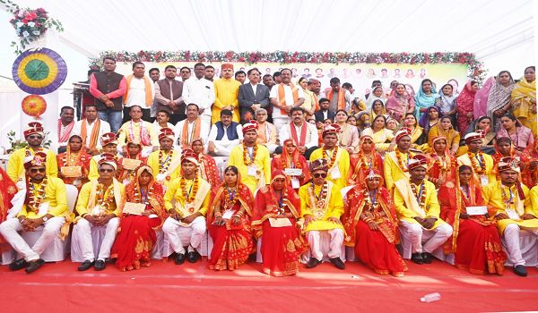  मुख्यमंत्री कन्या विवाह में उपमुख्यमंत्री श्री विजय शर्मा ने घराती बन बारात परघाकर किया सभी का स्वागत