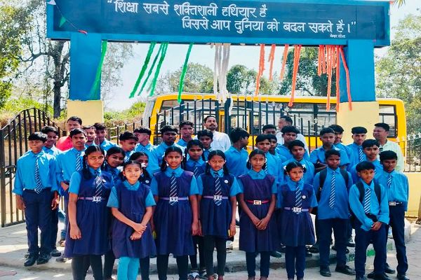 नक्सल प्रभावित क्षेत्र के बच्चों को मिला शैक्षणिक भ्रमण का अवसर