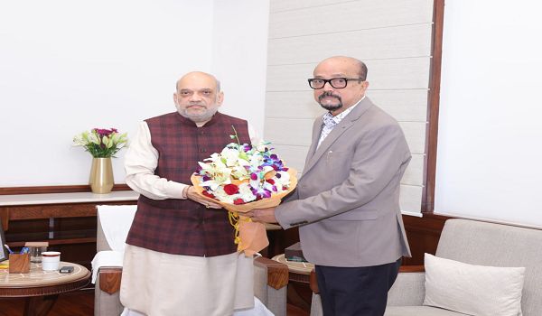 राज्यपाल श्री रमेन डेका ने गृह मंत्री श्री अमित शाह से सौजन्य भेंट की