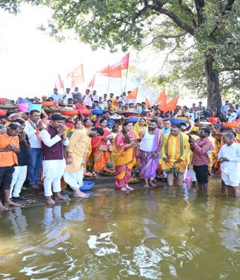 वनांचल ग्राम कामठी में दिखा आस्था, संस्कृति और जनकल्याण का दिव्य संगम, विधायक भावना बोहरा और श्रद्धालुओं ने किया सामूहिक रुद्राभिषेक 