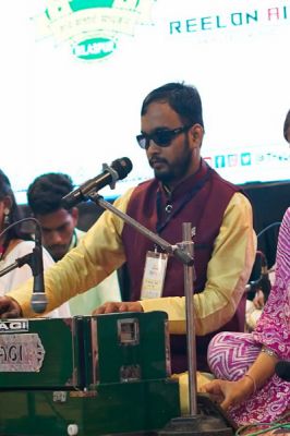 दृष्टि दिव्यांगता पर संकल्प की जीत: आत्मनिर्भरता की मिसाल बने श्री अभिनंदन, अब गढ़ रहे नई प्रतिभाओं का भविष्य