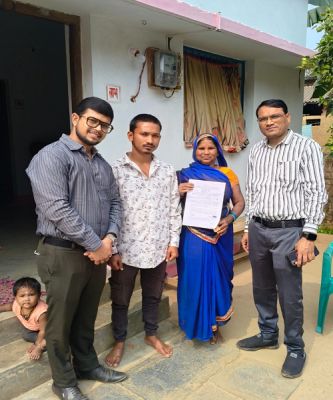 श्रम विभाग द्वारा घर पहुच दिलाया जा रहा योजना का लाभ