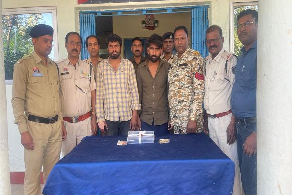 सुनसान इलाकों में राहगीरों से लूटमार करने वाले उत्तरप्रदेश के लुटेरों को ग्रामीण जनों के सहयोग से पिपरिया पुलिस ने धर दबोचा।