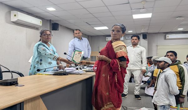 जनदर्शन में मिली त्वरित राहत: लगनी बाई को मिला राशन कार्ड