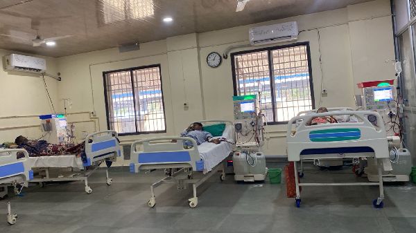 निरंतर डायलिसिस सेवाओं से किडनी मरीजों को राहत, निःशुल्क योजना बनी संबल