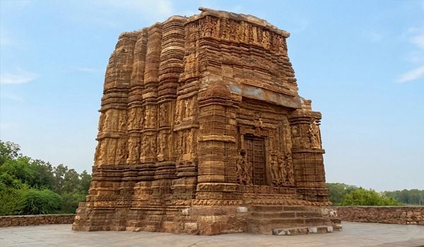 पत्थरों में दर्ज इतिहास: जहाँ हर पत्थर कहती है एक कहानी