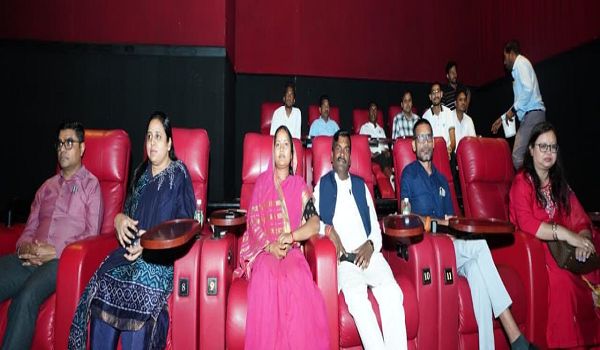 शतक&rsquo; फिल्म राष्ट्रसेवा जीवंत दस्तावेज: श्रीमती लक्ष्मी राजवाड़े