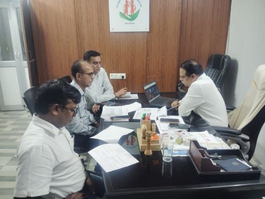 सीएमएचओ ने वर्चुअल बैठक लेकर राष्ट्रीय कार्यक्रमों की समीक्षा की