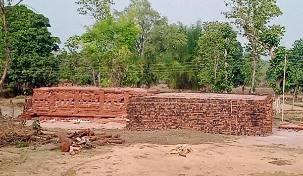 अवैध लाल ईंट भट्ठों पर प्रशासन की चुप्पी, पर्यावरण व किसानों पर संकट
