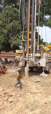 ग्राम धरसेंडी के कुदरी पारा में हुआ नलकूप खनन