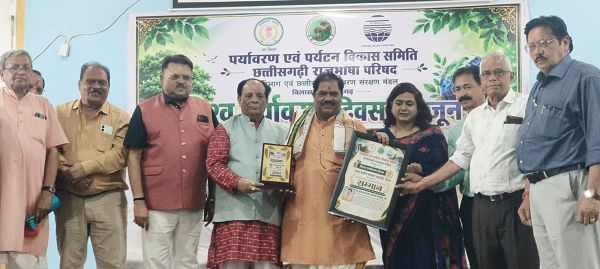 डॉक्टर सत्यनारायण तिवारी  छत्तीसगढ आध्यात्म विभूषण सम्मान से हुए सम्मानित 