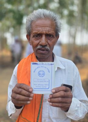 सुशासन तिहार से किसान निर्मल राम को मिली आर्थिक मजबूती, बना किसान क्रेडिट कार्ड