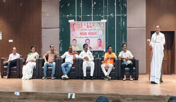 भाजपा मध्य मंडल ने किया संगठन प्रभारी राजेश मिश्रा का सम्मान 