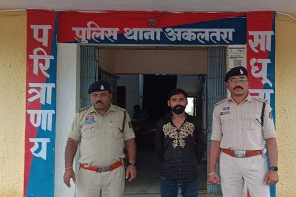 नकली नोट से शराब खरीदने पहुंचा युवक गिरफ्तार, 500 के चार फर्जी नोट बरामद