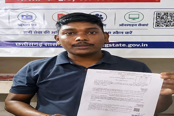 सेवा सेतु केंद्र की त्वरित सेवा से खुश हुए शुभम यादव