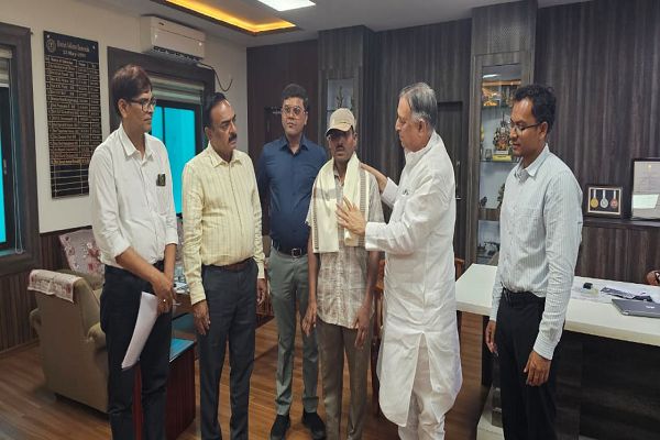 दिव्यांगता को झुकाया, स्वाभिमान को जगाया: बचेली के चितुराम नाग ने चुकाया पूरा ऋण, बने दूसरों के लिए मिसाल