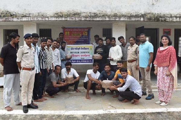 जिला जेल बेमेतरा में 28 बंदियों को दिया गया दो दिवसीय मशरूम उत्पादन प्रशिक्षण