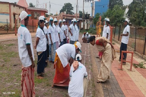 बिरेभाट में 33 महिलाएं सीख रहीं राजमिस्त्री का हुनर