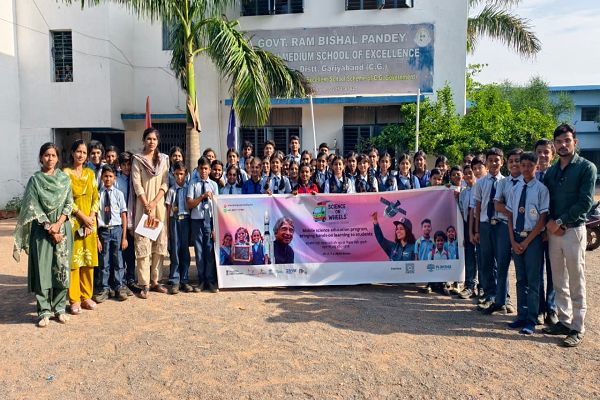 साइंस ऑन व्हील्स की कार्यशाला, सेंजेस राजिम के छात्रों ने प्रयोगों से समझा विज्ञान और तकनीक