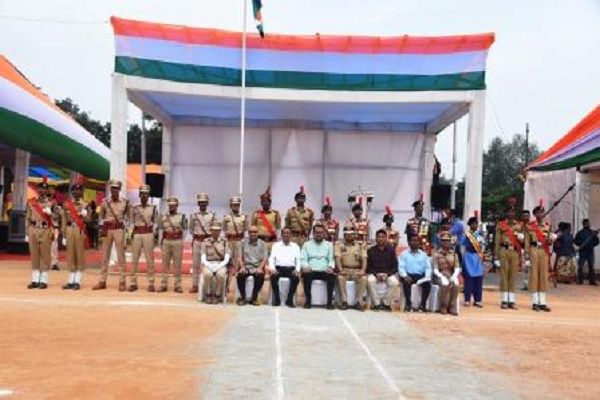 स्वतंत्रता दिवस मुख्य समारोह का हुआ फाइनल रिहर्सल, कलेक्टर-एएसपी ने किया निरीक्षण