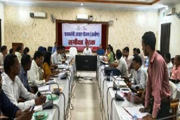 सीईओ विनय ने पीएम जनमन आवासों की प्रगति की समीक्षा बैठक ली