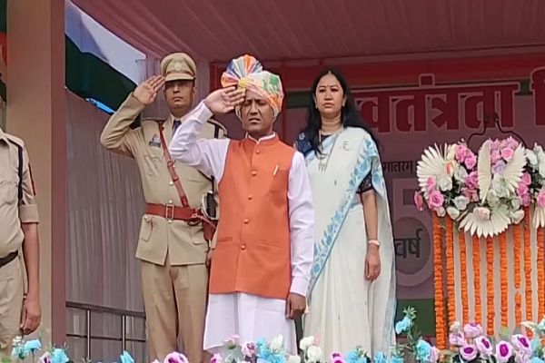 सारंगढ़-बिलाईगढ़ में सांसद राधेश्याम राठिया ने किया ध्वजारोहण