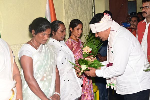 झीरम पहुंच उप मुख्यमंत्री श्री विजय शर्मा ने शहीदों को दी श्रद्धांजलि