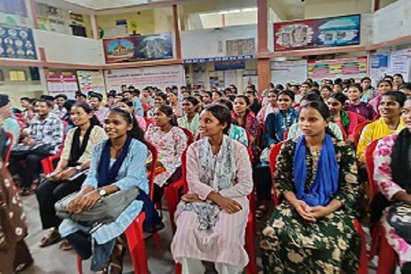 शासकीय दंतेश्वरी स्नातकोत्तर महाविद्यालय में दीक्षारंभ कार्यक्रम का हुआ आयोजन