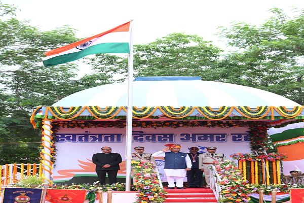 स्वतंत्रता दिवस समारोह: मुख्यमंत्री श्री साय ने पुलिस परेड ग्राउंड पर किया ध्वजारोहण, परेड की ली सलामी